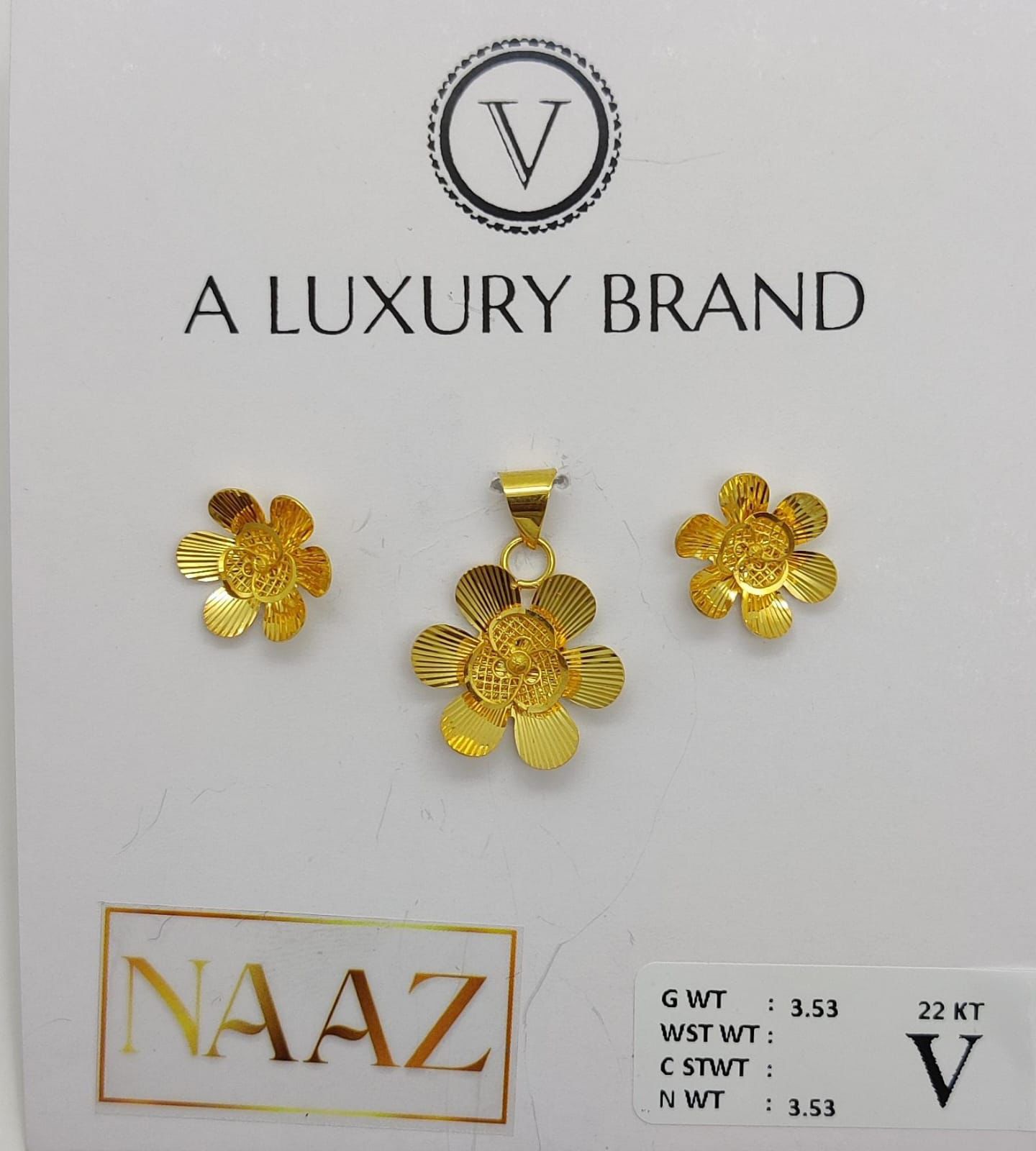 NAAZ Pendant Set