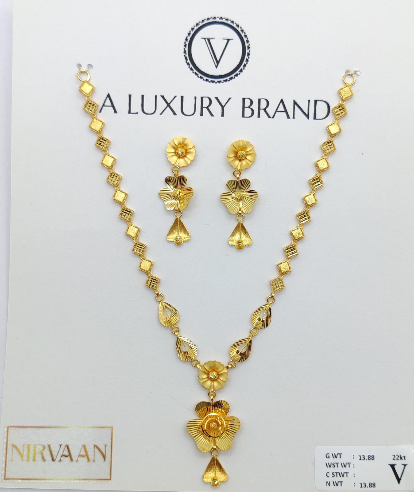 Nirvaan Necklace Set