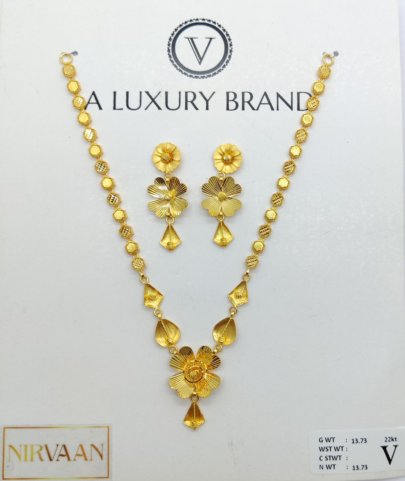 Nirvaan Necklace Set