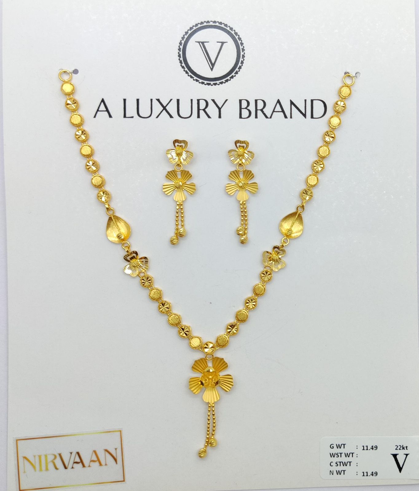 Nirvaan Necklace Set