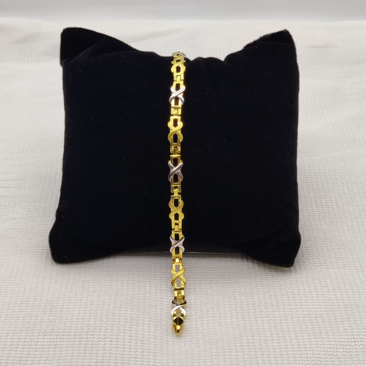 Ladies Casting Bracelet