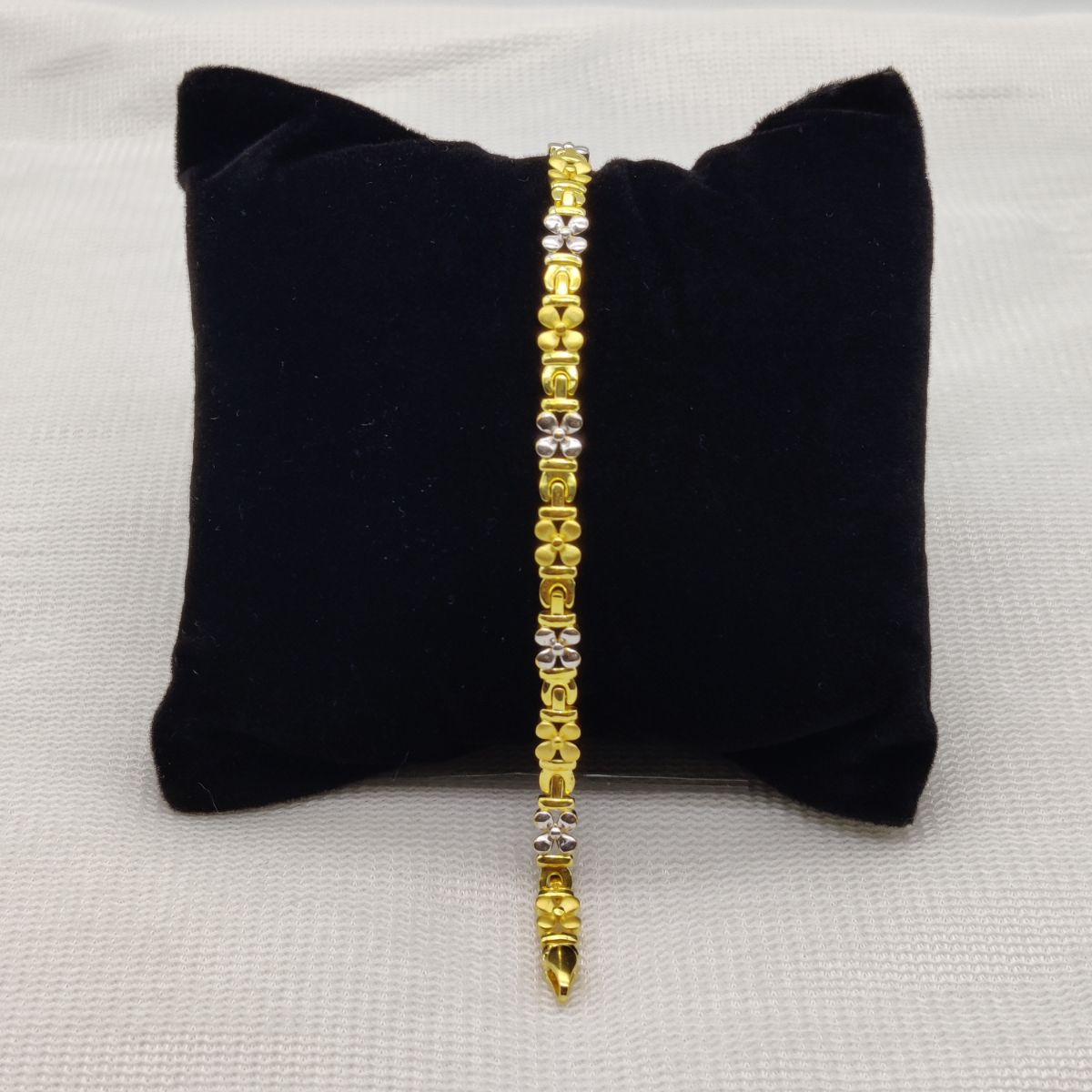 Ladies Casting Bracelet