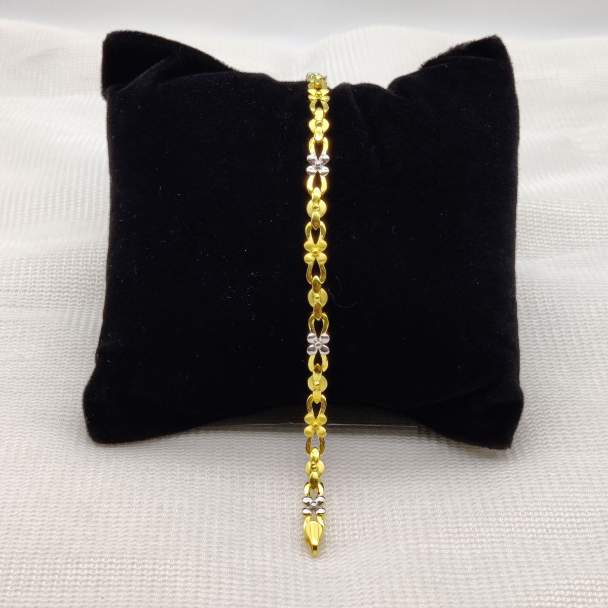 Ladies Casting Bracelet