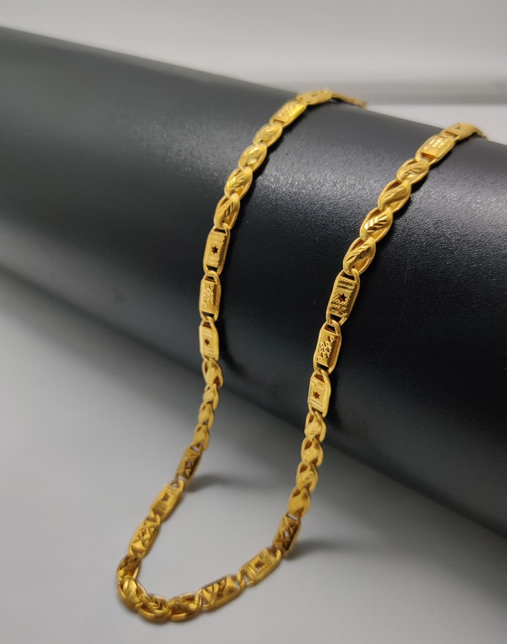 Lotus Nawabi Chain
